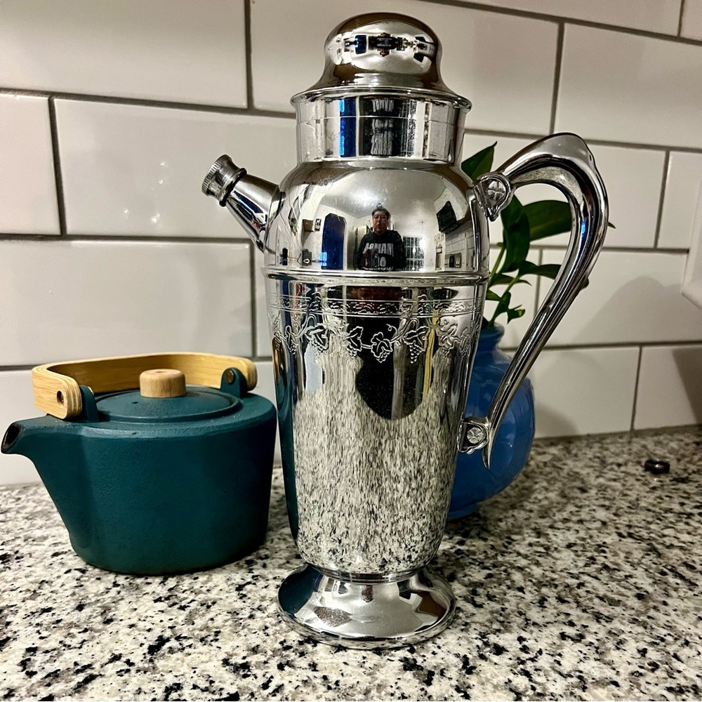 Vintage Martini Shaker Mid-Century Chrome Grapevine with a Pour spout